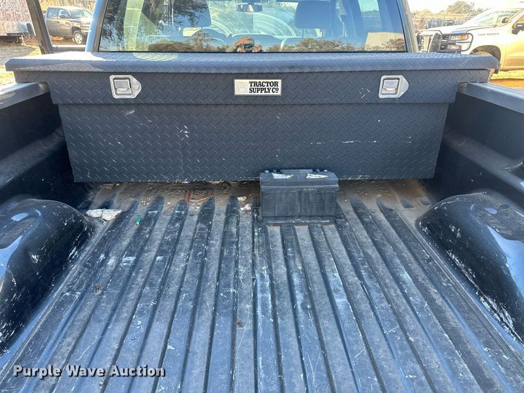 image for item IU9094 2018 Chevrolet Silverado 1500  Crew Cab pickup truck