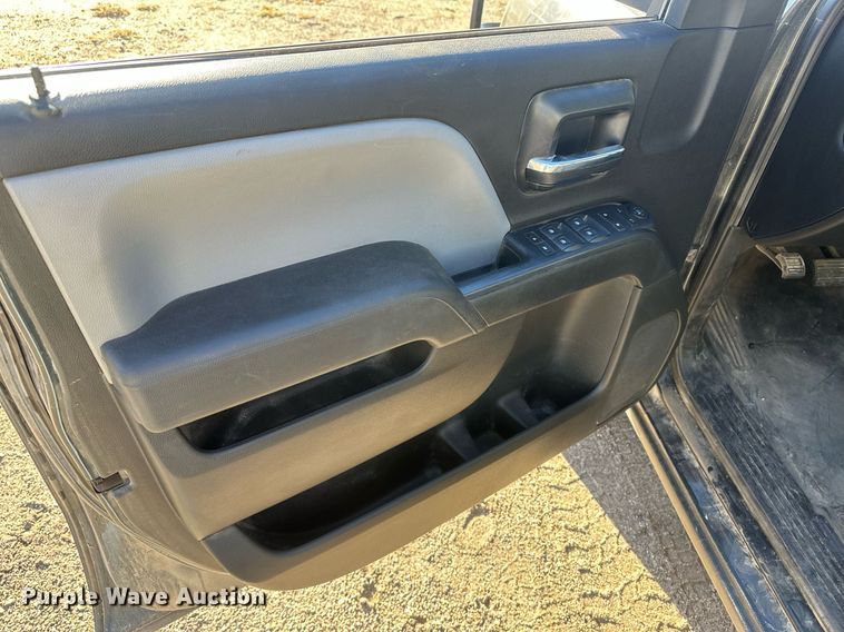 image for item IU9094 2018 Chevrolet Silverado 1500  Crew Cab pickup truck