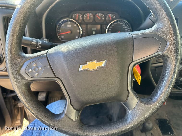 image for item IU9094 2018 Chevrolet Silverado 1500  Crew Cab pickup truck