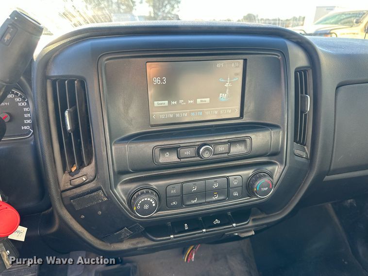 image for item IU9094 2018 Chevrolet Silverado 1500  Crew Cab pickup truck