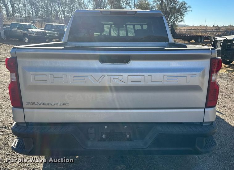 image for item IU9095 2019 Chevrolet Silverado 1500  Crew Cab pickup truck