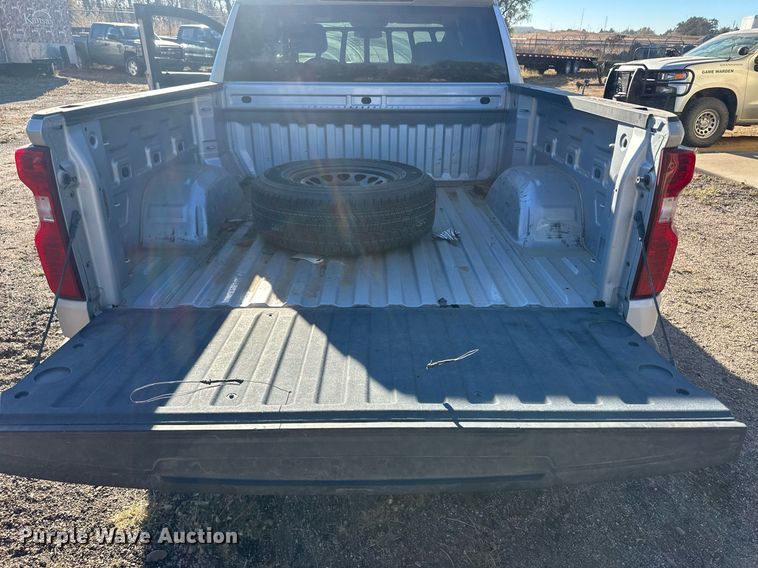 image for item IU9095 2019 Chevrolet Silverado 1500  Crew Cab pickup truck