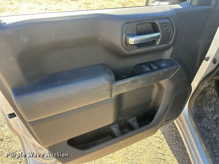 image for item IU9095 2019 Chevrolet Silverado 1500  Crew Cab pickup truck