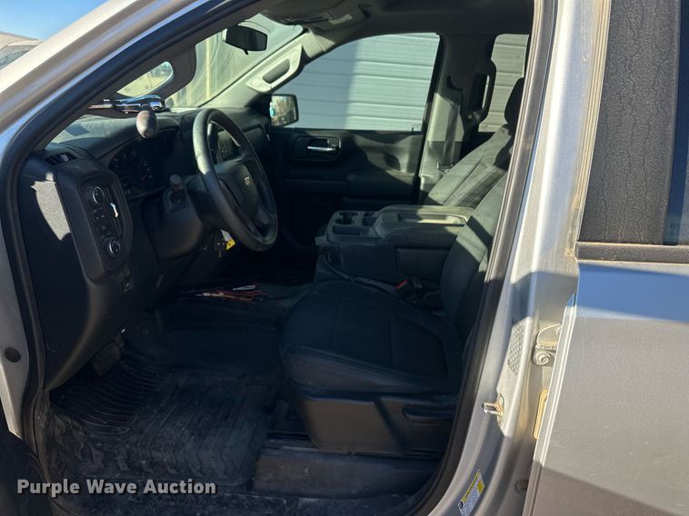 image for item IU9095 2019 Chevrolet Silverado 1500  Crew Cab pickup truck