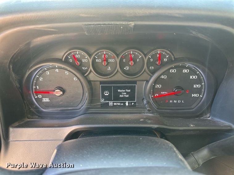 image for item IU9095 2019 Chevrolet Silverado 1500  Crew Cab pickup truck