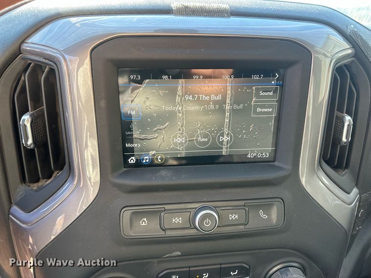 image for item IU9095 2019 Chevrolet Silverado 1500  Crew Cab pickup truck