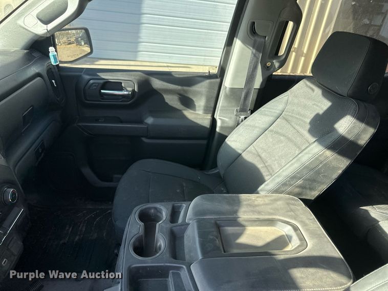 image for item IU9095 2019 Chevrolet Silverado 1500  Crew Cab pickup truck