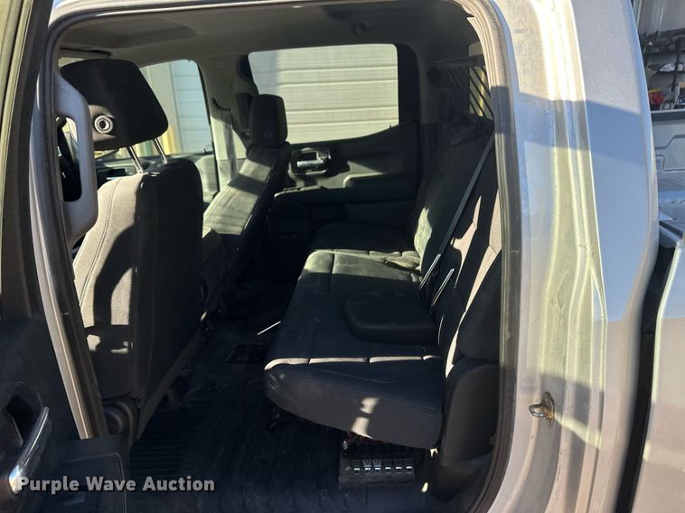 image for item IU9095 2019 Chevrolet Silverado 1500  Crew Cab pickup truck