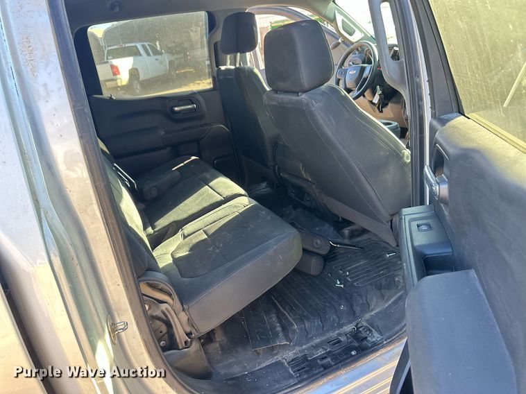 image for item IU9095 2019 Chevrolet Silverado 1500  Crew Cab pickup truck