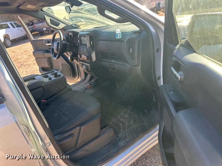 image for item IU9095 2019 Chevrolet Silverado 1500  Crew Cab pickup truck