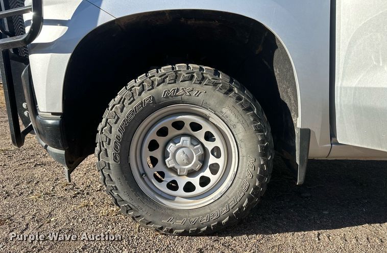 image for item IU9095 2019 Chevrolet Silverado 1500  Crew Cab pickup truck