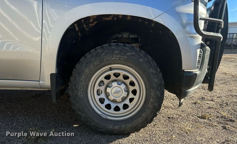 image for item IU9095 2019 Chevrolet Silverado 1500  Crew Cab pickup truck