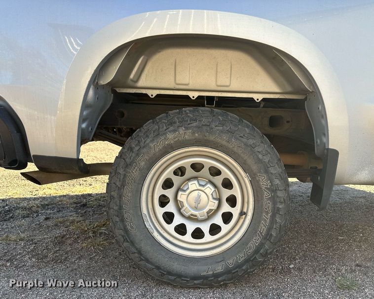 image for item IU9095 2019 Chevrolet Silverado 1500  Crew Cab pickup truck