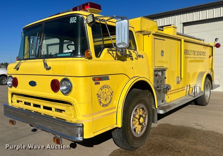 image for item IU9133 1986 Ford C800  pumper fire truck
