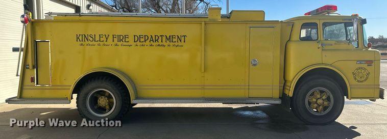 image for item IU9133 1986 Ford C800  pumper fire truck