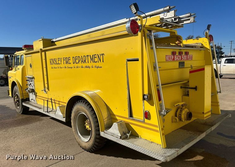 image for item IU9133 1986 Ford C800  pumper fire truck