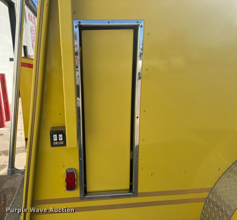 image for item IU9133 1986 Ford C800  pumper fire truck