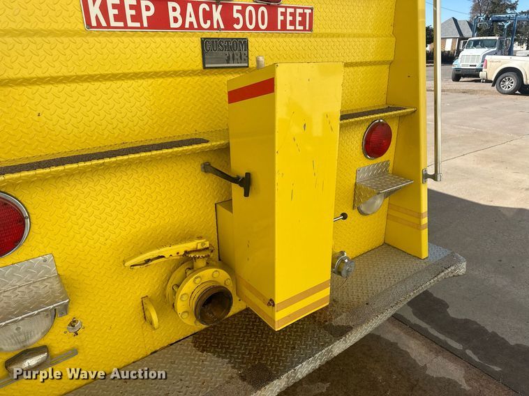 image for item IU9133 1986 Ford C800  pumper fire truck