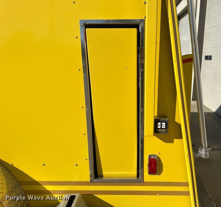 image for item IU9133 1986 Ford C800  pumper fire truck