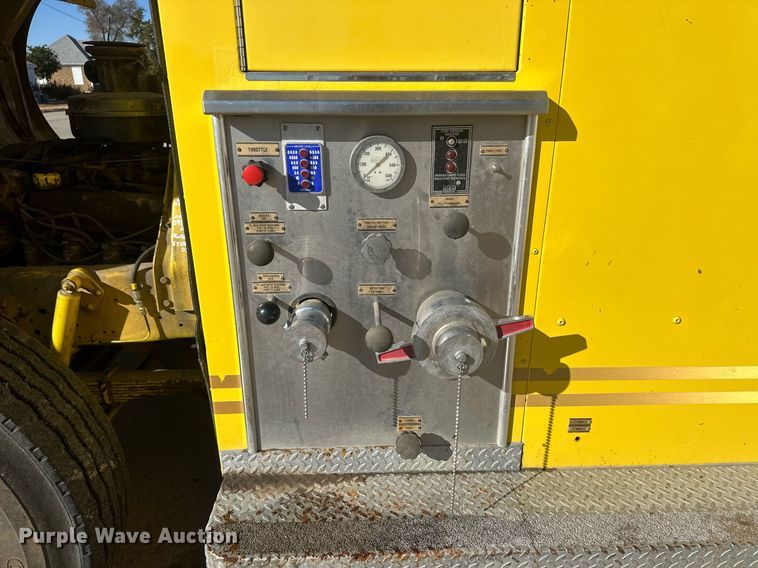 image for item IU9133 1986 Ford C800  pumper fire truck