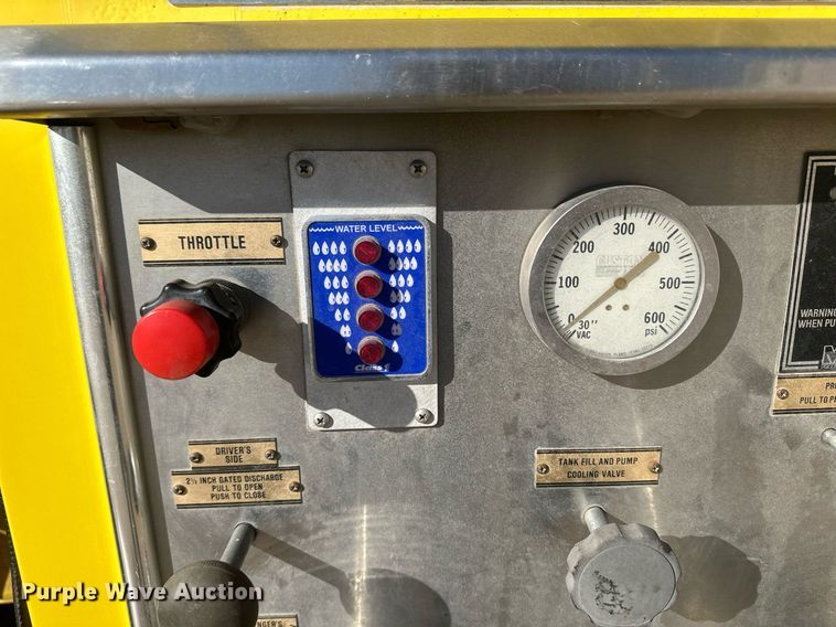 image for item IU9133 1986 Ford C800  pumper fire truck