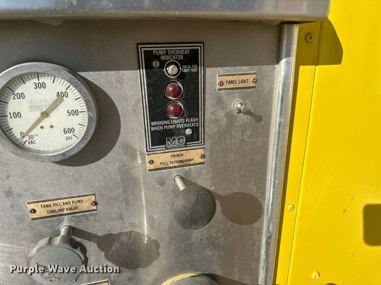 image for item IU9133 1986 Ford C800  pumper fire truck