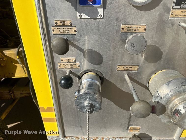 image for item IU9133 1986 Ford C800  pumper fire truck