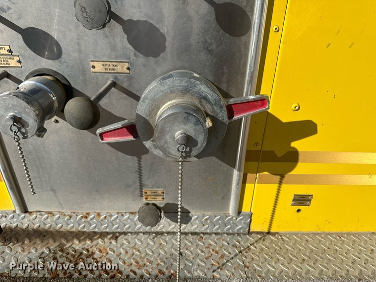 image for item IU9133 1986 Ford C800  pumper fire truck