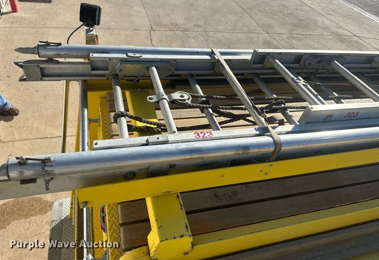 image for item IU9133 1986 Ford C800  pumper fire truck