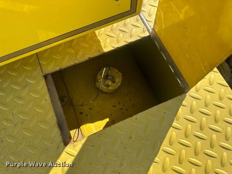 image for item IU9133 1986 Ford C800  pumper fire truck