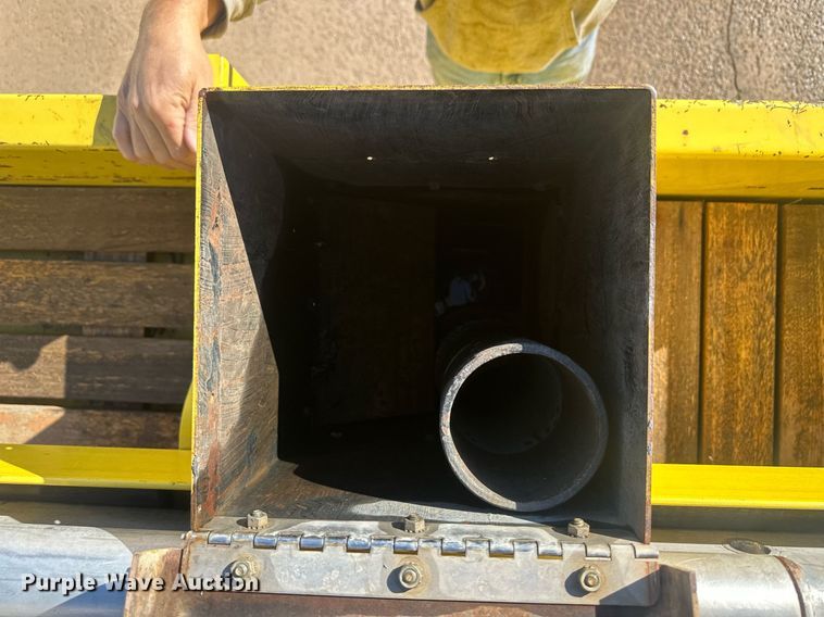 image for item IU9133 1986 Ford C800  pumper fire truck