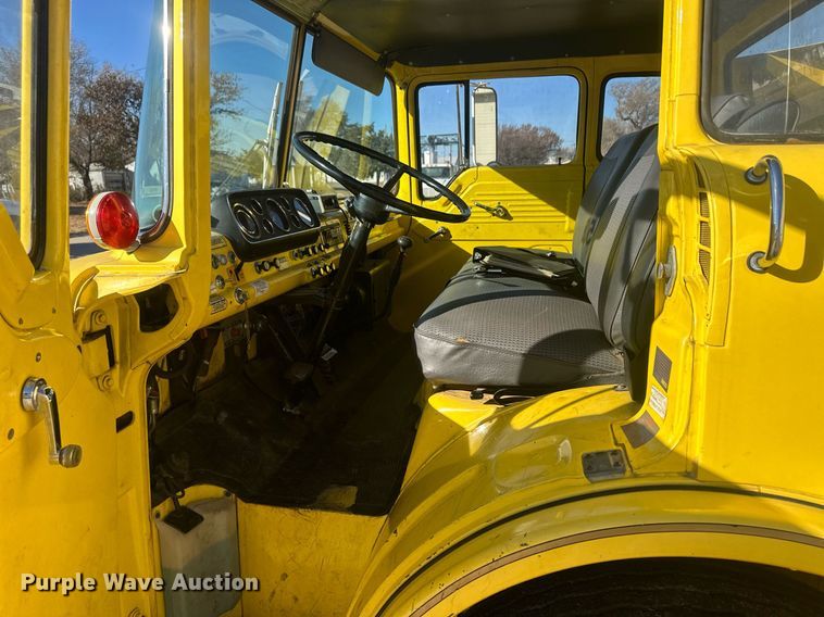 image for item IU9133 1986 Ford C800  pumper fire truck