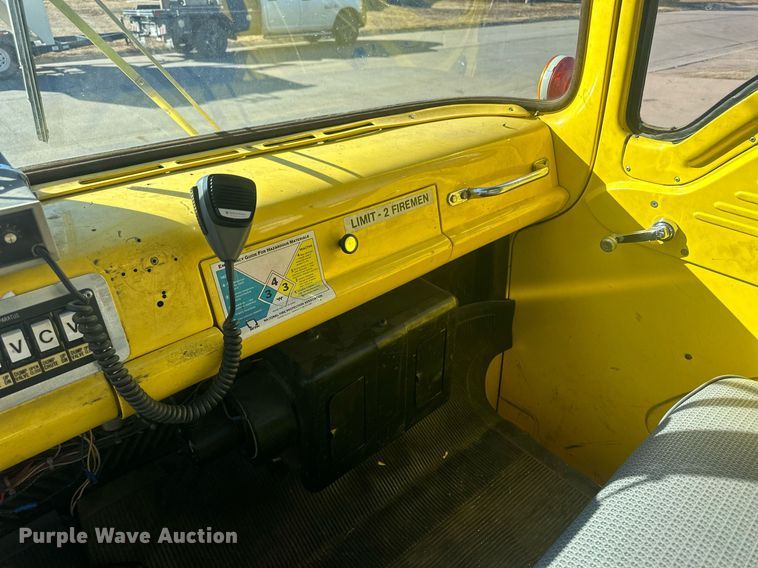 image for item IU9133 1986 Ford C800  pumper fire truck