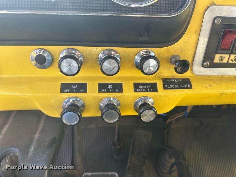 image for item IU9133 1986 Ford C800  pumper fire truck