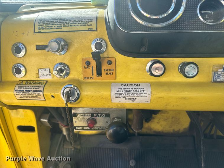 image for item IU9133 1986 Ford C800  pumper fire truck