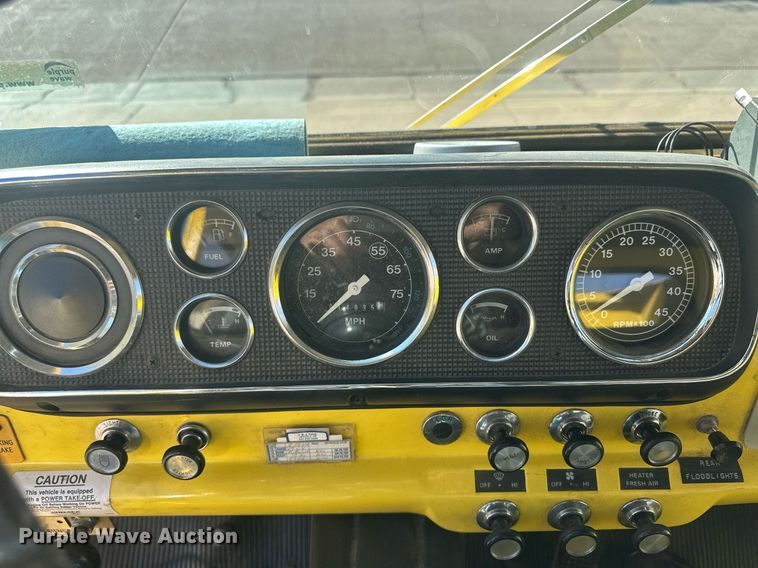 image for item IU9133 1986 Ford C800  pumper fire truck