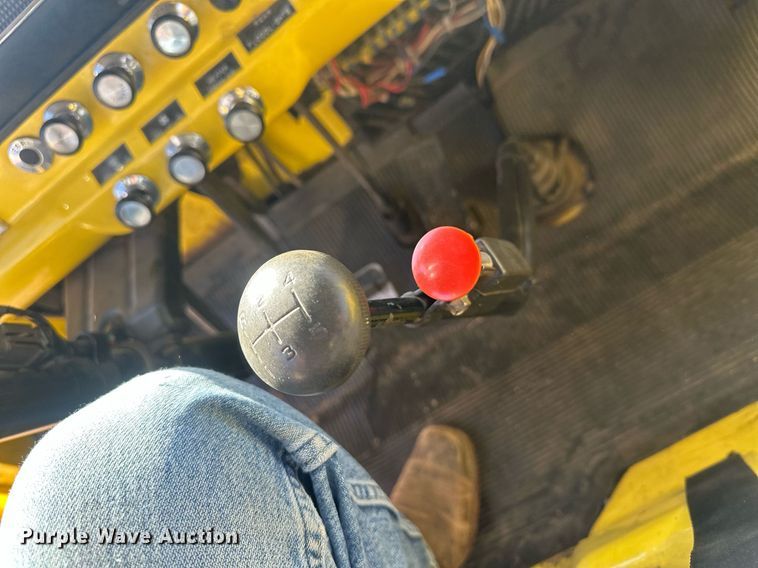 image for item IU9133 1986 Ford C800  pumper fire truck