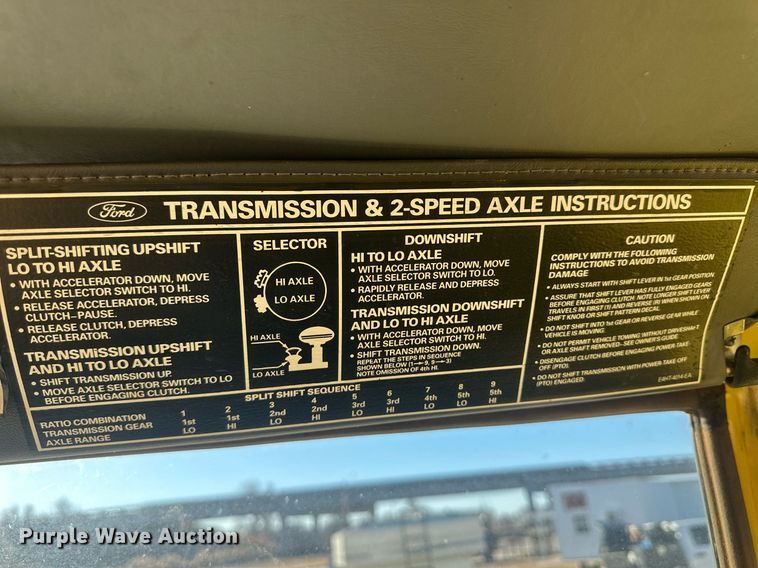 image for item IU9133 1986 Ford C800  pumper fire truck