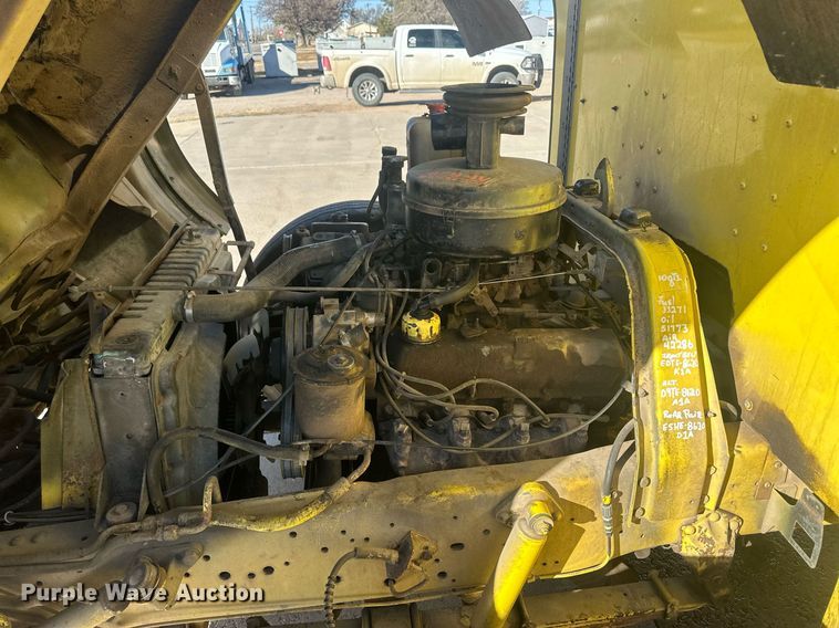 image for item IU9133 1986 Ford C800  pumper fire truck