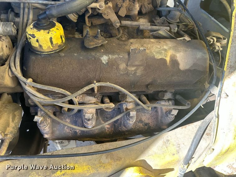 image for item IU9133 1986 Ford C800  pumper fire truck