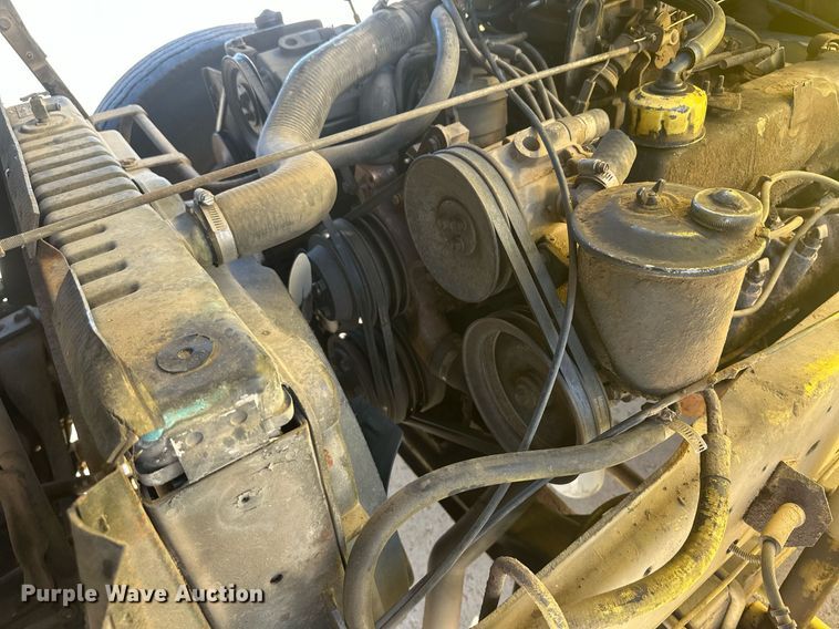 image for item IU9133 1986 Ford C800  pumper fire truck