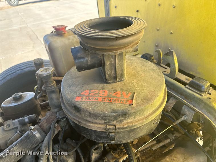 image for item IU9133 1986 Ford C800  pumper fire truck