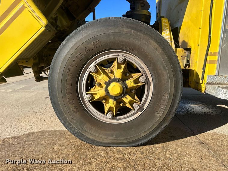 image for item IU9133 1986 Ford C800  pumper fire truck