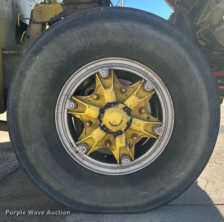 image for item IU9133 1986 Ford C800  pumper fire truck