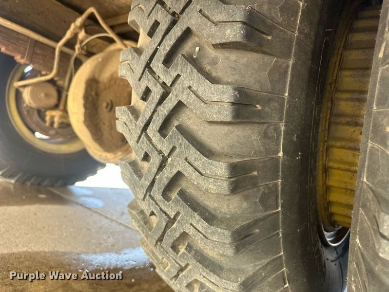 image for item IU9133 1986 Ford C800  pumper fire truck