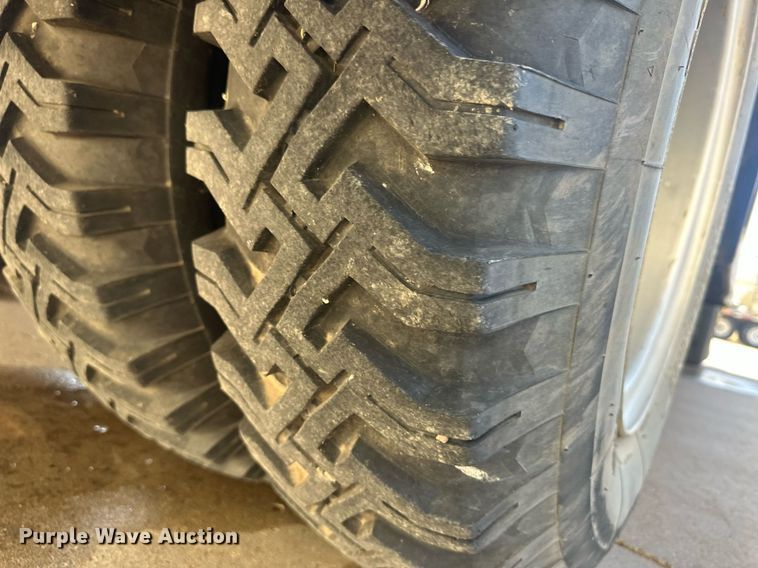 image for item IU9133 1986 Ford C800  pumper fire truck