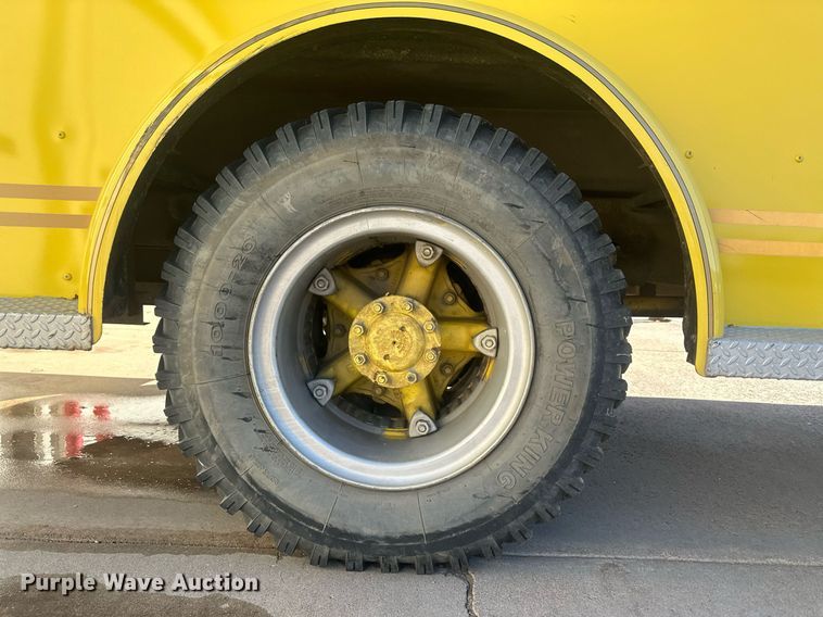 image for item IU9133 1986 Ford C800  pumper fire truck