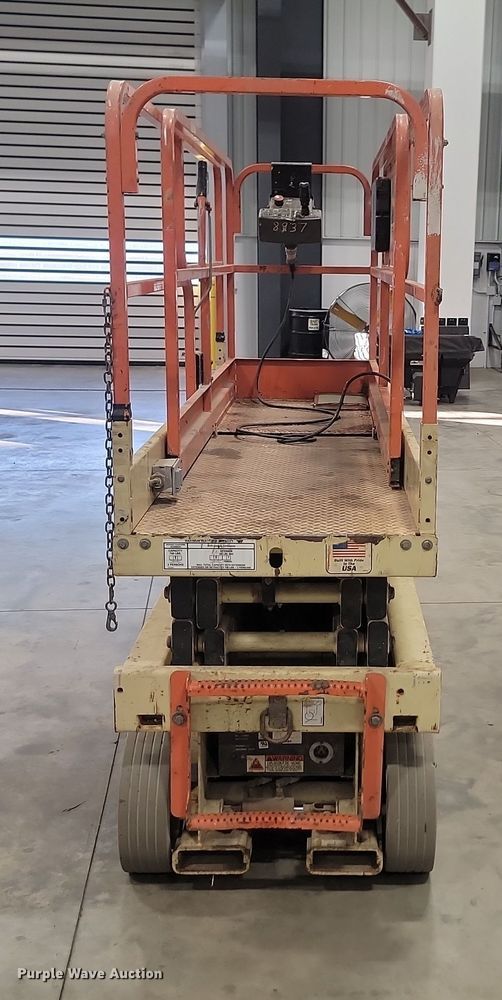 image for item KH9434 1999 JLG 2033-E  scissor lift