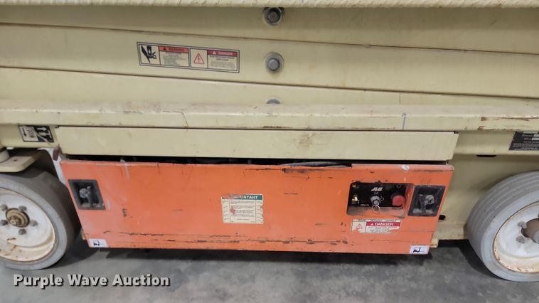 image for item KH9434 1999 JLG 2033-E  scissor lift