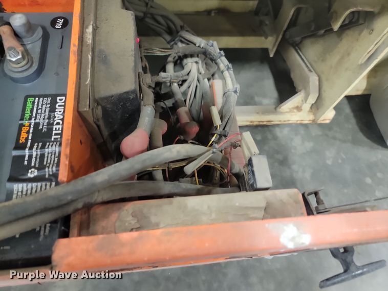 image for item KH9434 1999 JLG 2033-E  scissor lift